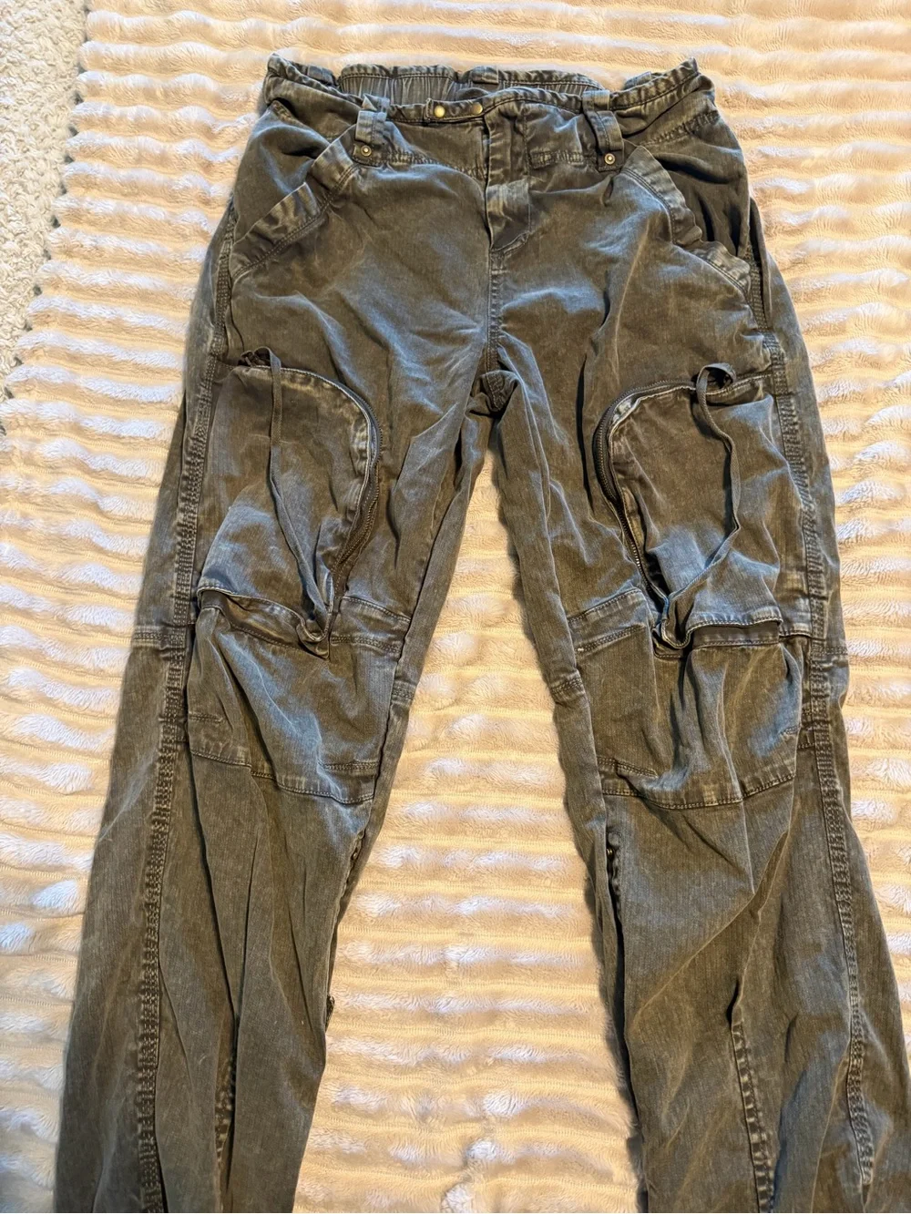 NWOT Free People can’t compare cargo pants